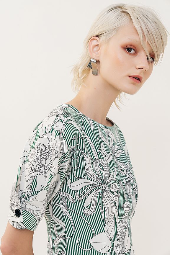 Đầm form suông hoạ tiết fall18 nhấn nút tay