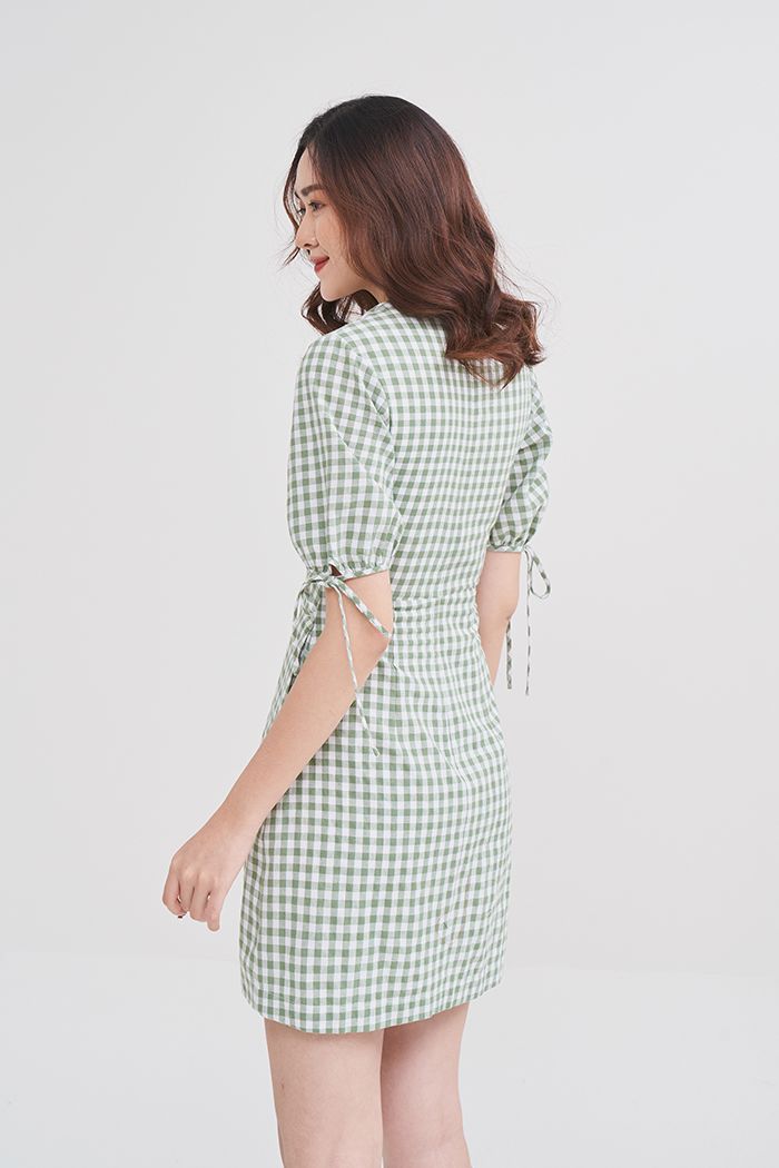 Đầm caro chéo ngực xếp li tay lở viền