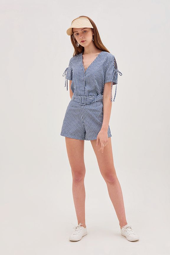 Quần short sọc nịt mặt vuông
