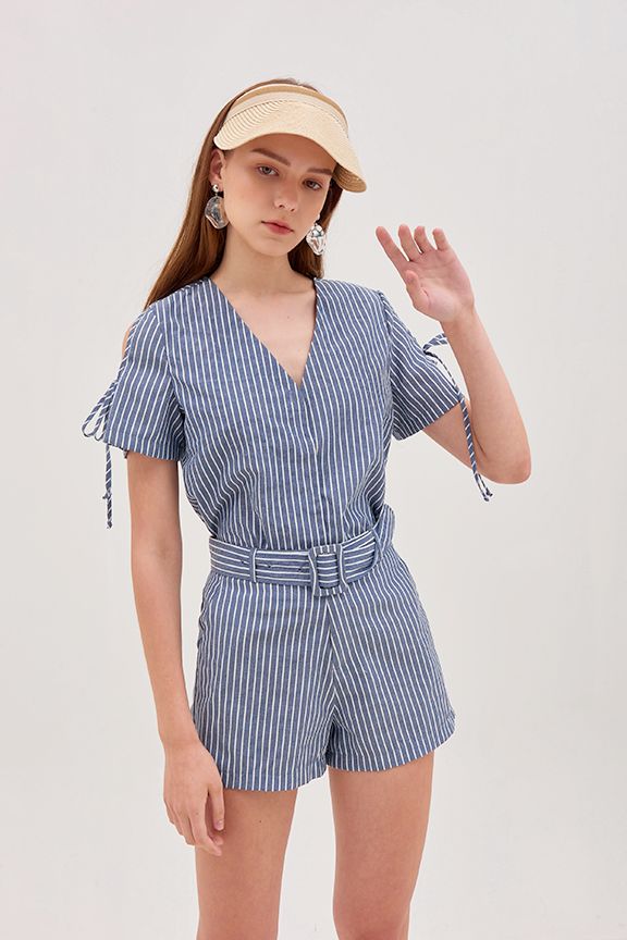 Quần short sọc nịt mặt vuông