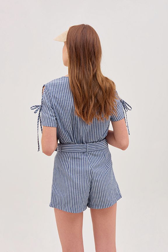 Quần short sọc nịt mặt vuông