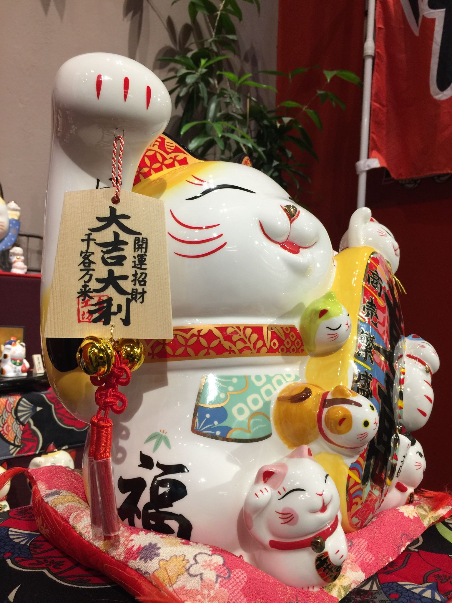 Neko ôm tiền size 36cm