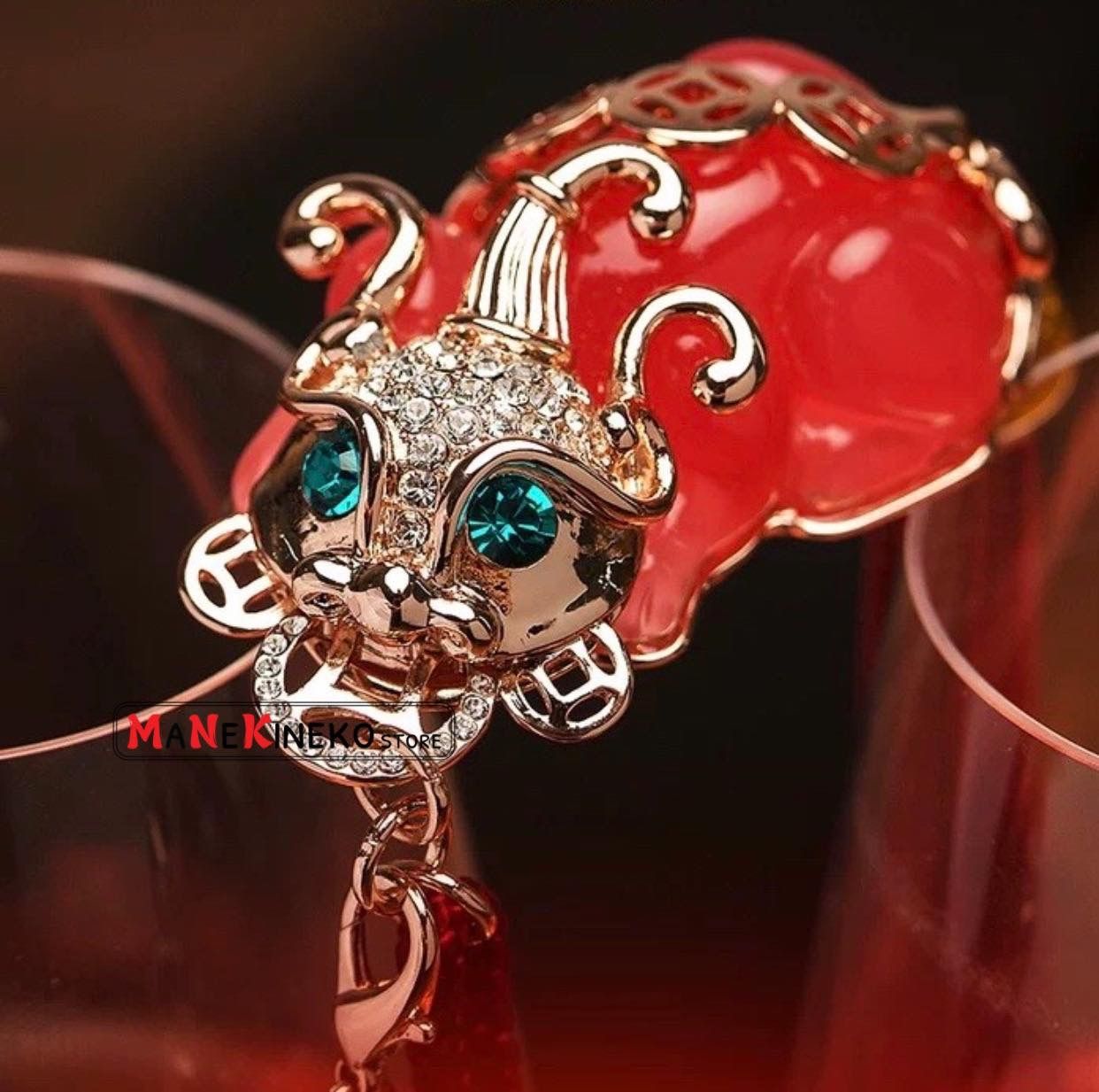 Móc treo xe tì hưu hồng ngọc