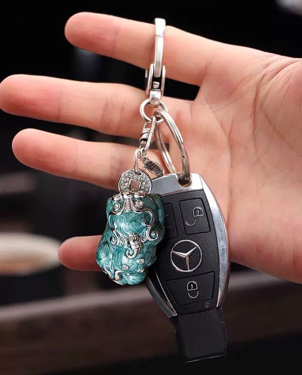 móc khoá oto tì hưu xanh ngọc