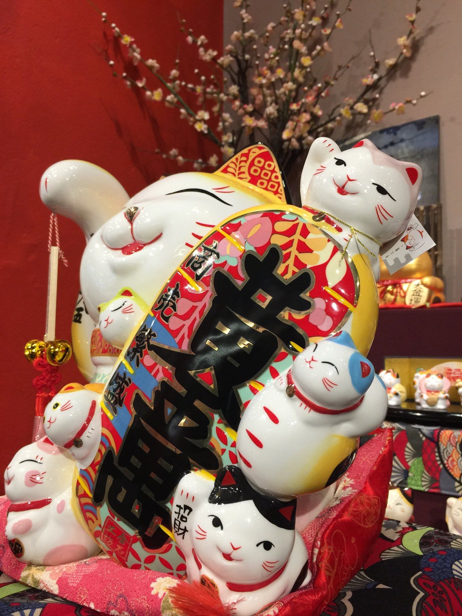 Neko ôm tiền size 36cm