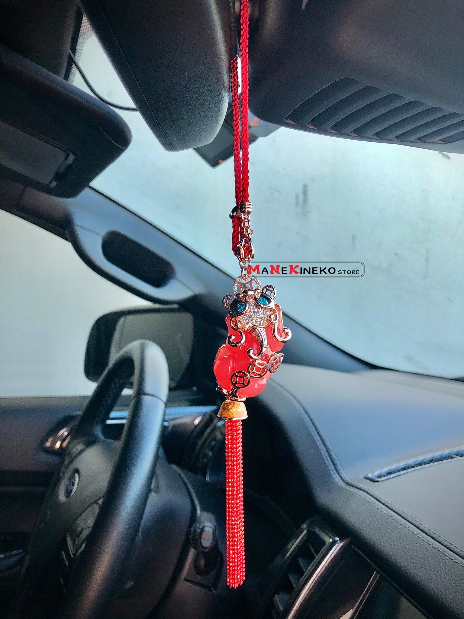 Móc treo xe tì hưu hồng ngọc