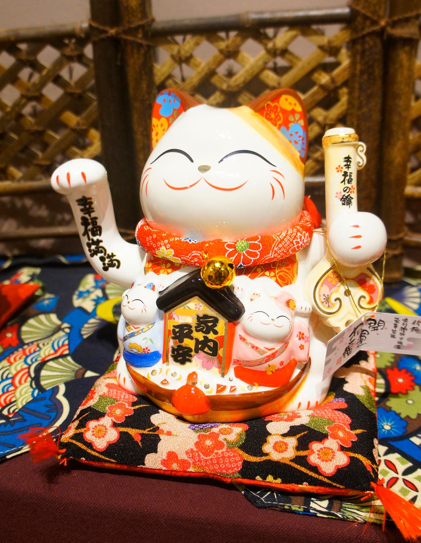 Mèo An gia vẫy tay 19cm