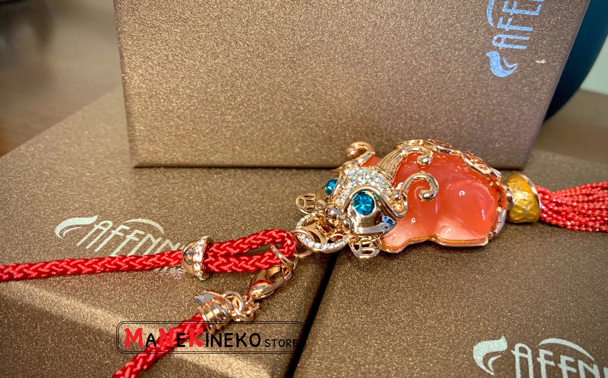 Móc treo xe tì hưu hồng ngọc