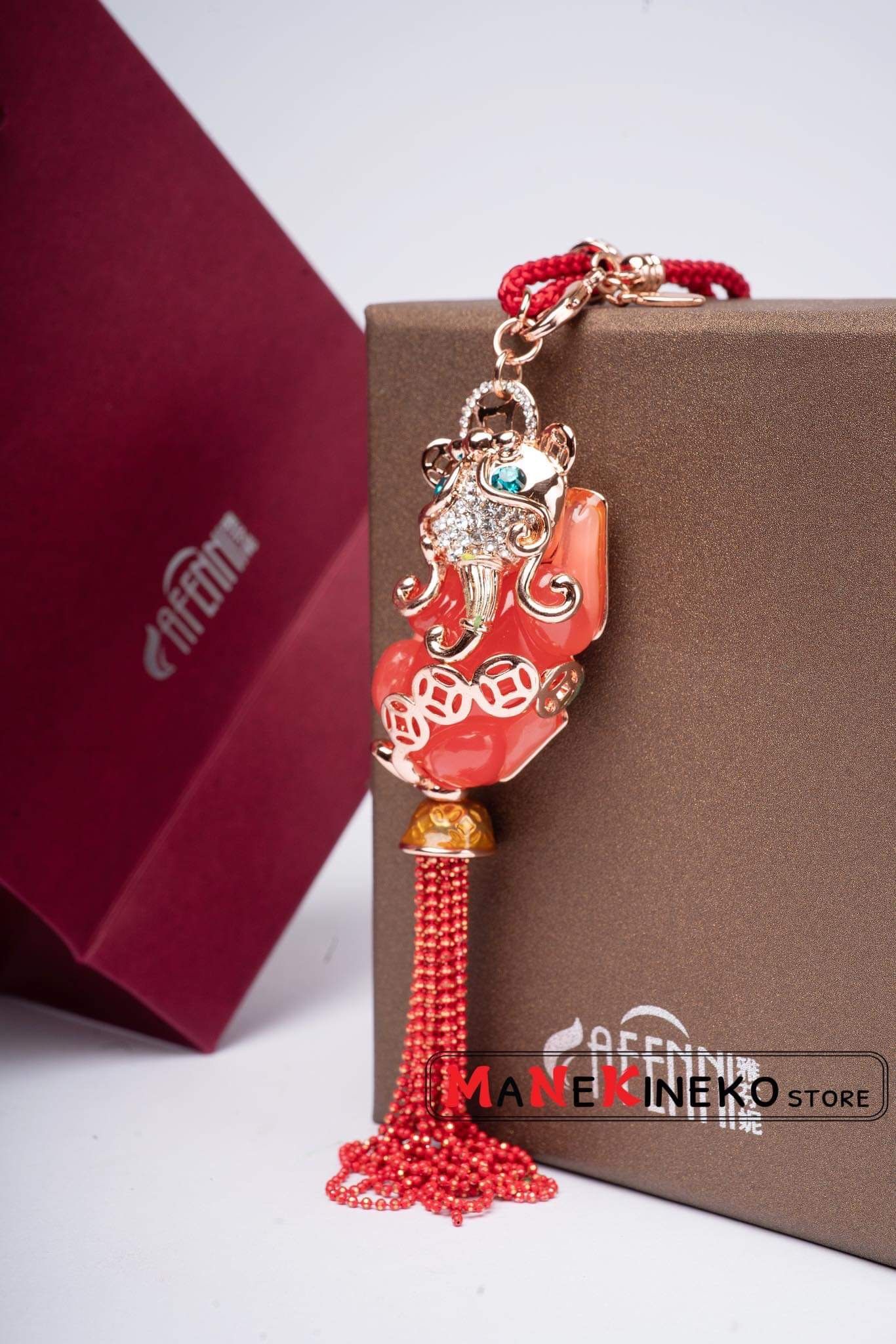 Móc treo xe tì hưu hồng ngọc