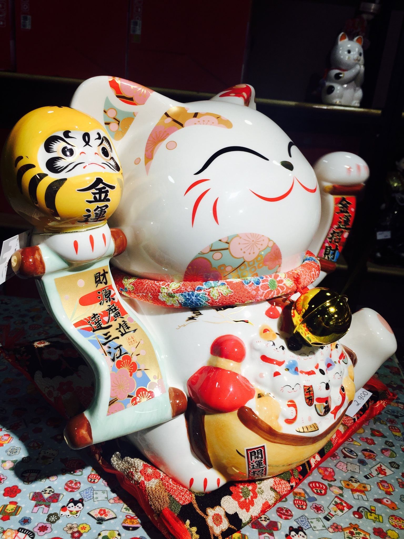Mèo vẫy tay daruma vàng 28cm