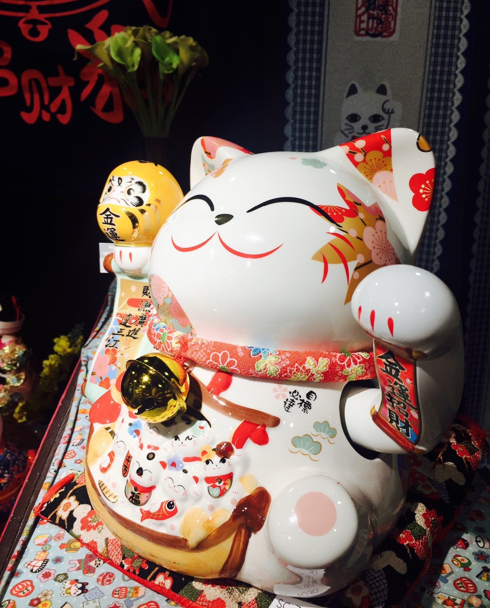 Mèo vẫy tay daruma vàng 28cm