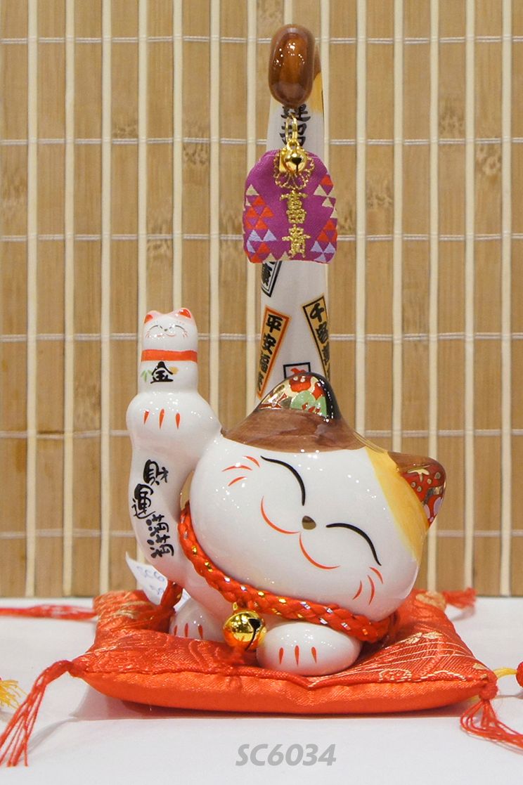 Mèo đuôi dài bùa may mắn nhỏ
