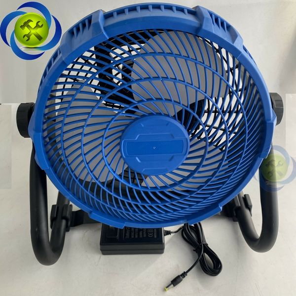 Quạt dùng pin, chân pin phổ thông 4cm hoặc dùng điện 220V, tiện lợi khi mất điện hoặc mang đi du lịch