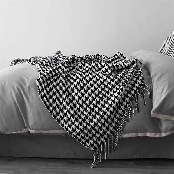 Chăn Phủ Giường Decor Họa Tiết Răng Sói Houndstooth 130x230cm