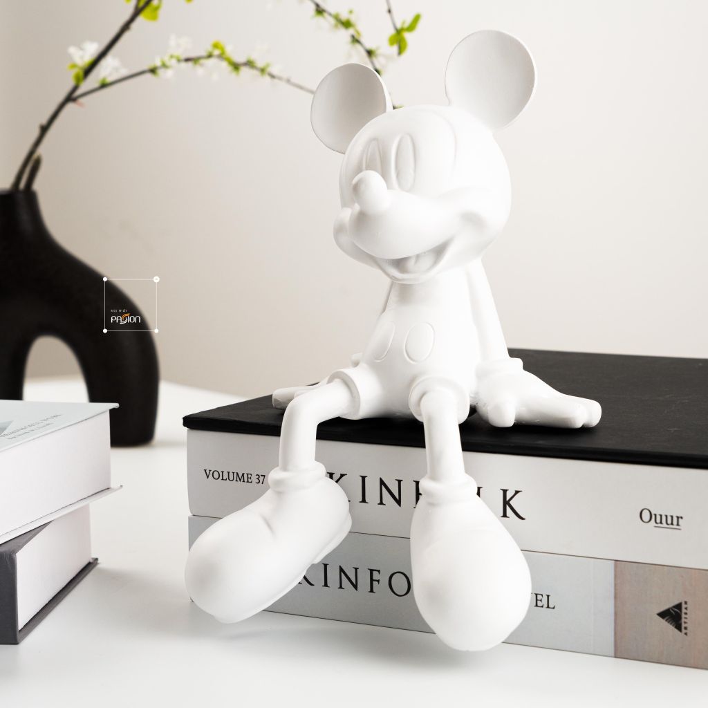 Tượng Decor Chuột Mickey Ngồi Thư Giãn Trang Trí