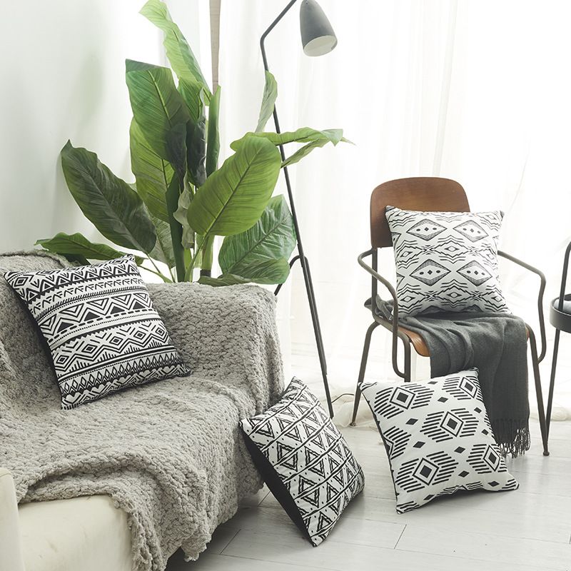 Gối Tựa Lưng Giả Lụa Dệt Sọc Phong Cách Bohemian Trắng Đen
