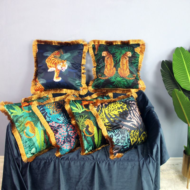 Vỏ Gối Tựa Lưng Trang Trí Tua Rua Giả Lụa Họa Tiết Hổ Báo Rừng