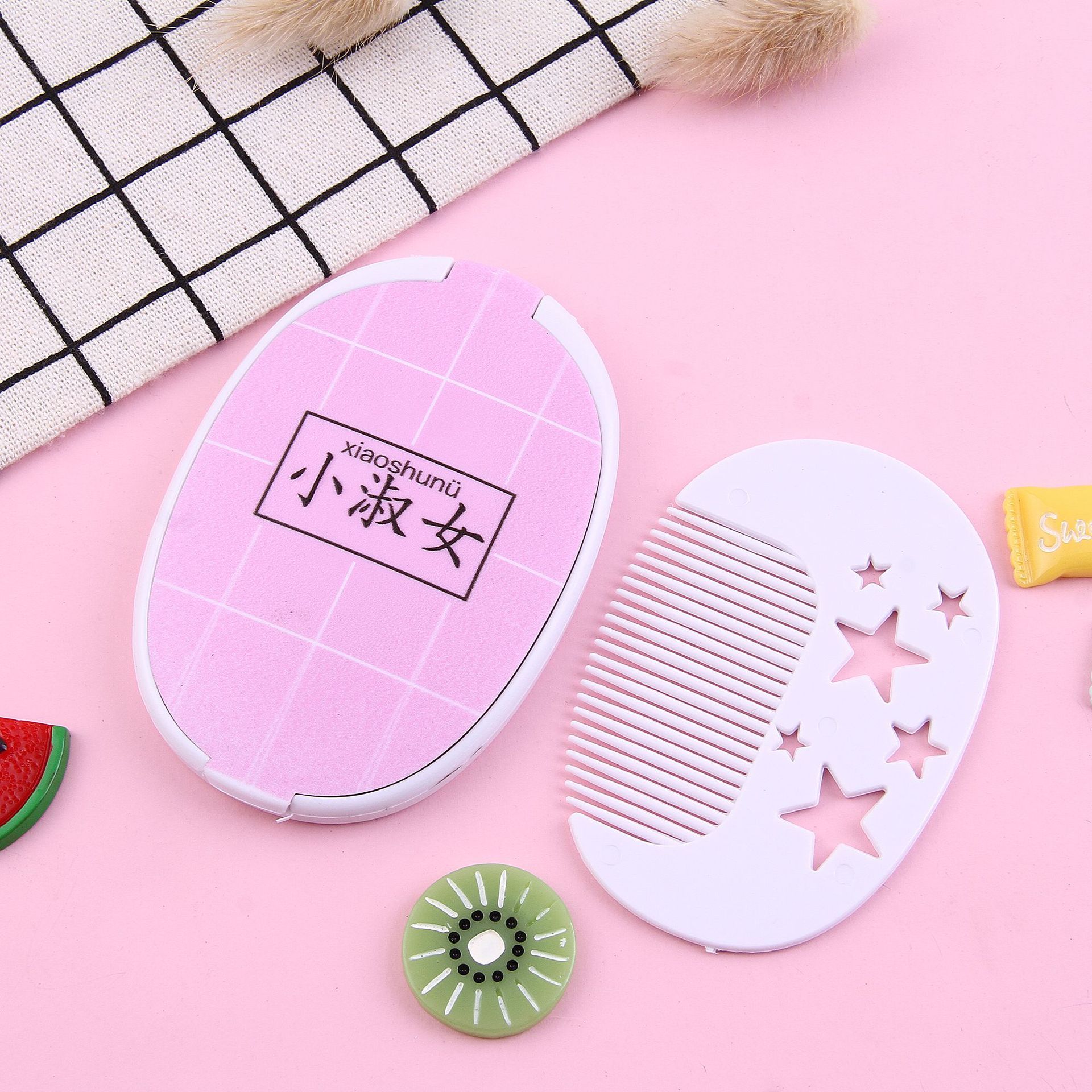 Gương Mini Trang Điểm Dáng Gập Có Kèm Lược