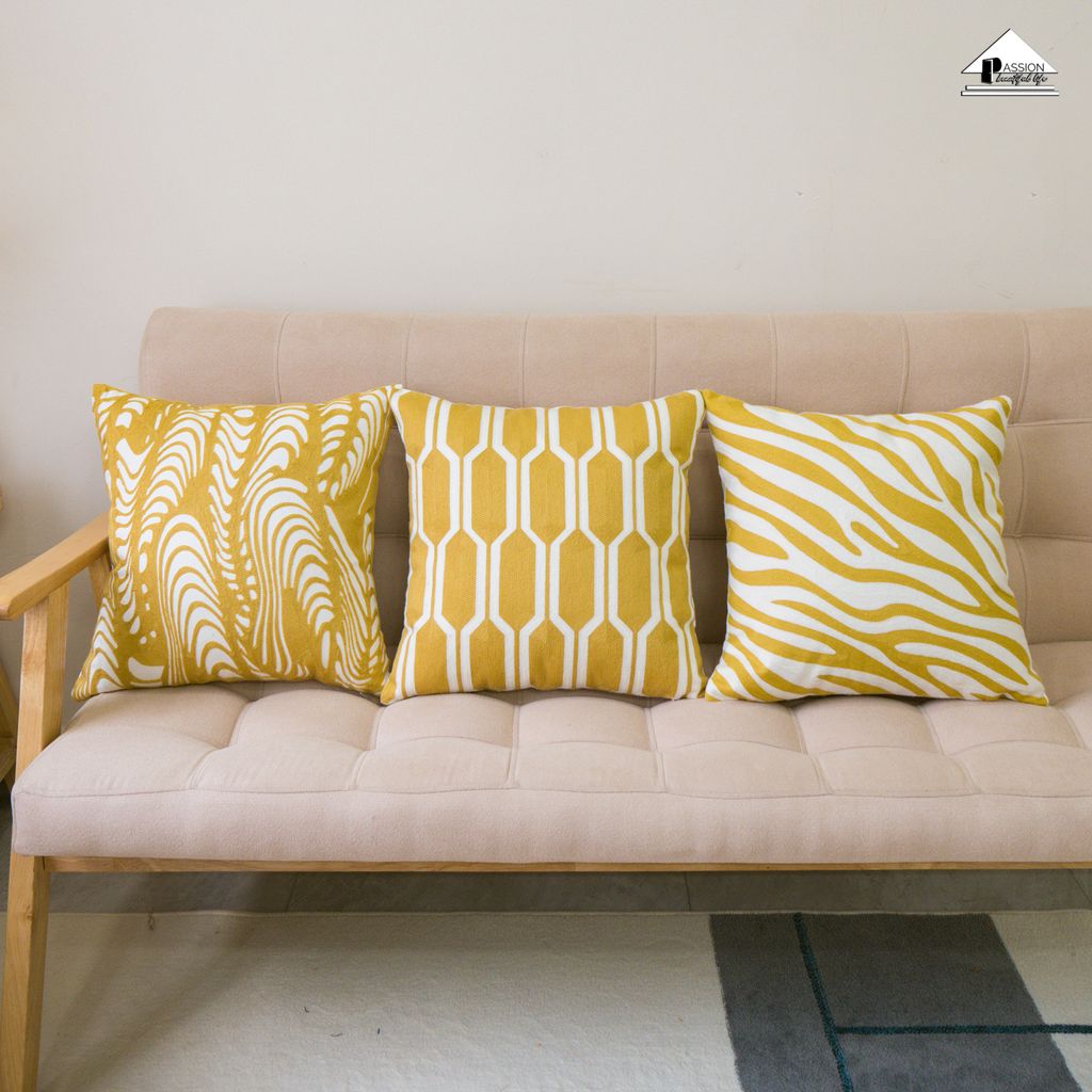 Vỏ Gối Tựa Lưng Sofa Linen Thêu Nổi Họa Tiết Hoa Vàng