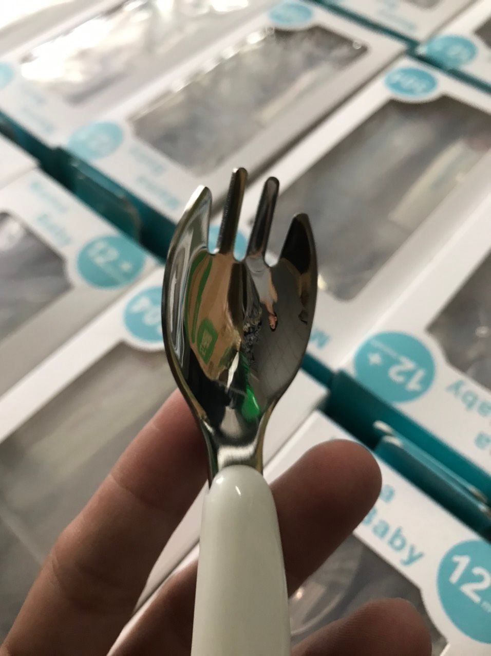 Nĩa Inox Cán Nhựa Sứ Cho Bé Tập Ăn