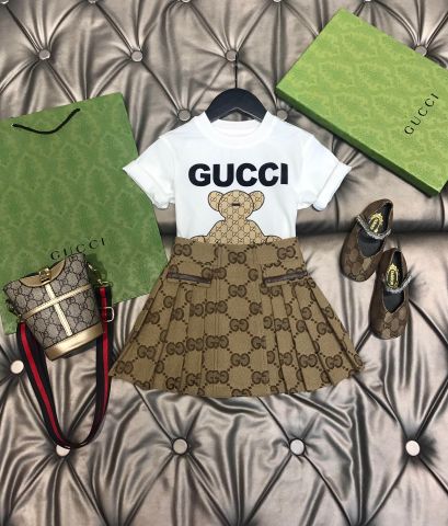 Bộ áo phông và chân váy GUCCI* hoạ tiết logo cực đẹp cho bé gái