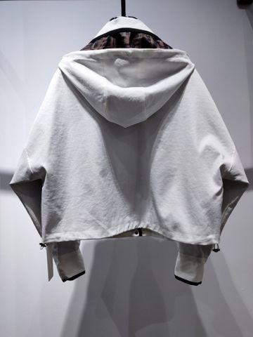 Áo khoác nữ FENDY* dáng rộng kiểu đẹp độc SIÊU CẤP màu trắng và đen size 36-42