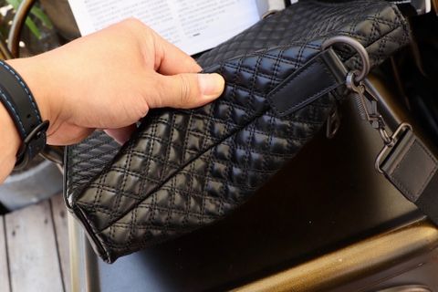 Túi nam Bottega VENETA đeo chéo da dập hoạ tiết