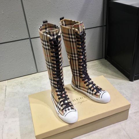 Giày thể thao nữ Burberry* hoạ tiết kẻ cổ cao gần tới gối kiểu độc đẹp cao cấp