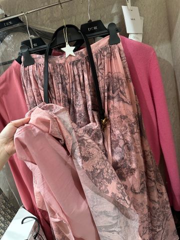 Đầm xoè Dior* hoạ tiết bức tranh hồng xám đẹp VIP 1:1