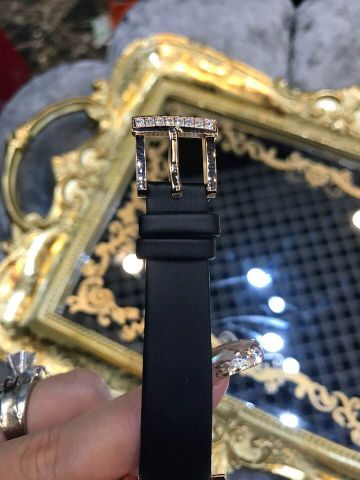 Đồng hồ chopard siêu cấp nạm kim cương nhân tạo