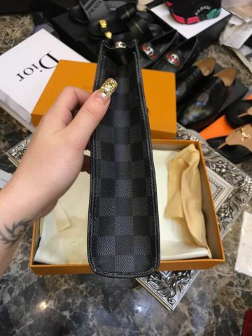 Clutch lv nam giá