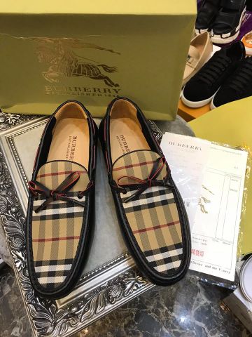 Giày lười burberry kẻ pha da mềm đẹp