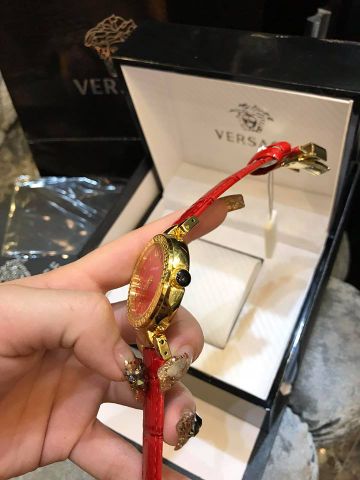 Đồng hồ nữ versace dây cá sấu