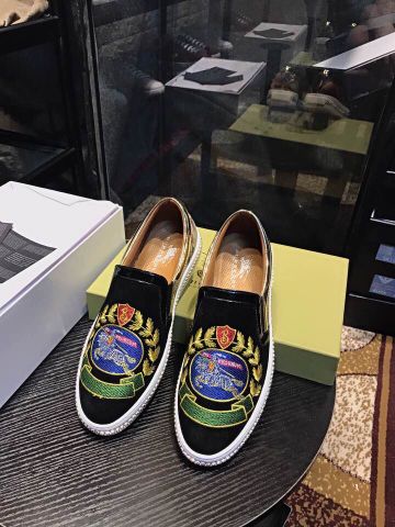 Slip on burberry thêu đẹp cho nam