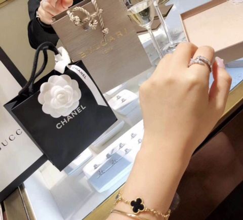 Nhân rắn bvlgari bạc ý đính đá đẹp