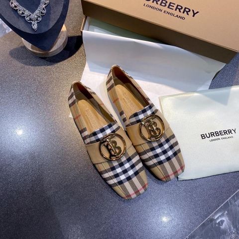 Giày bệt BURBERRY hoạ tiết da bò mềm đẹp