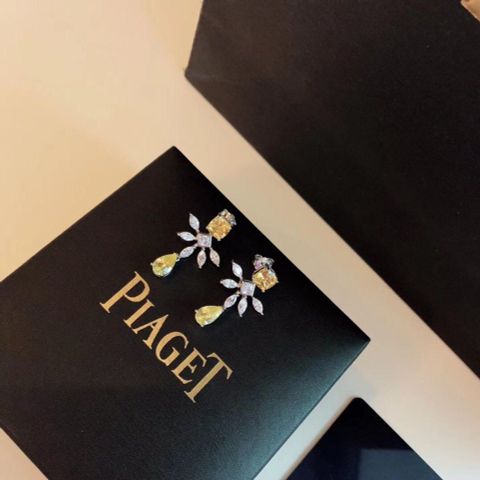 Khuyên piaget bạc ý 925 kiểu đẹp