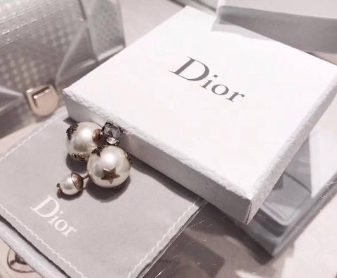 Khuyên dior đẹp quá super