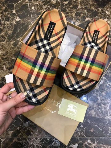 Dép nữ burberry kẻ đẹp cao cấp giá quá