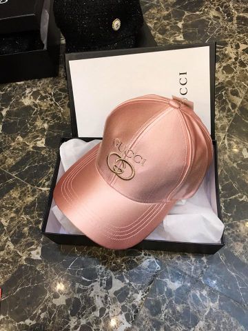 Mũ gucci nữ đẹp màu hồng và vàng