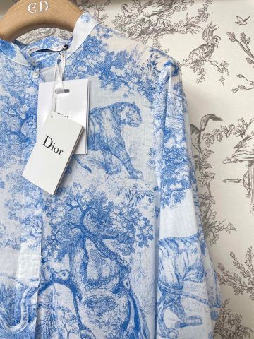 Sơ mi nữ Dior* dáng dài hoạ tiết bức tranh màu xanh thiên thanh đẹp VIP 1:1