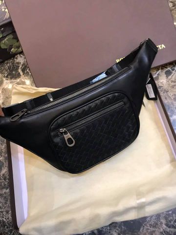 Túi da bottega veneta đeo ngực