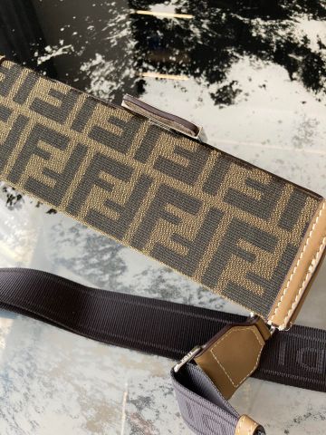 Túi hộp FENDI* hoạ tiết logo kèm quai bản to đẹp sang SIÊU CẤP