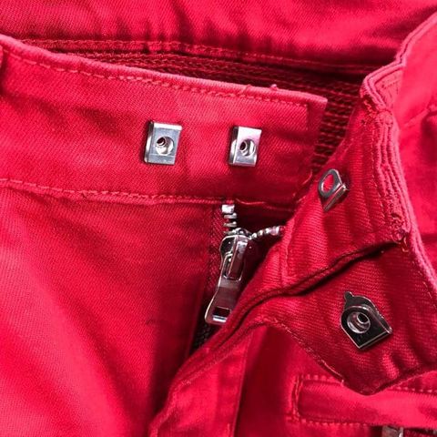 Quần jeans rách nam siêu cấp màu đỏ