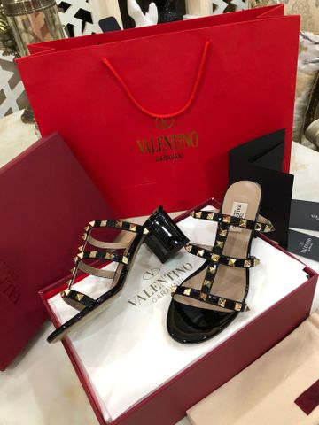 Sandal cao gót VALENTINO* quai da bóng tán đinh vàng cao 6cm