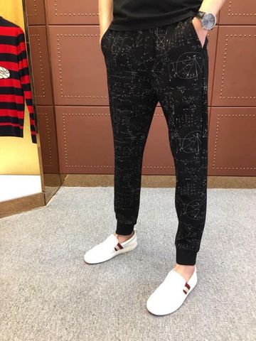 Quần jogger nam givenchy hoạ tiết nhẹ