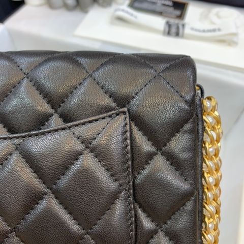 Túi xách nữ CHANEL* da cừu pha ngọc và xích vàng đẹp sang 23cm