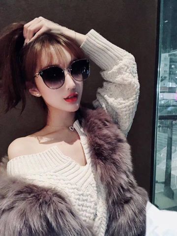 Các mẫu kính nữ hot trends