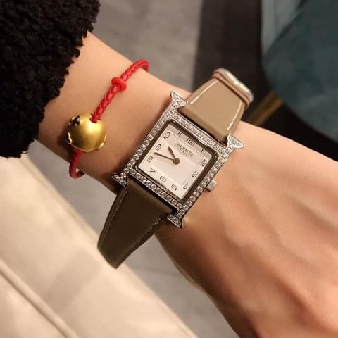 Đồng hồ nữ hermes dây da mặt vuông viền đá sang đẹp case 26mm