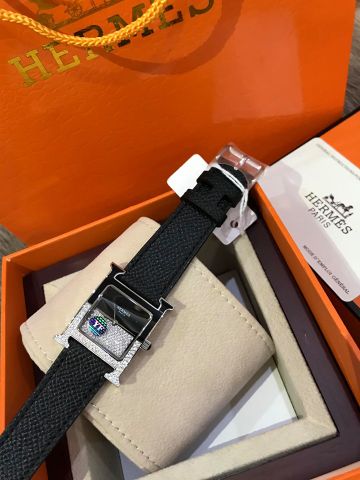 Đồng hồ nữ HERMES kiểu độc mới